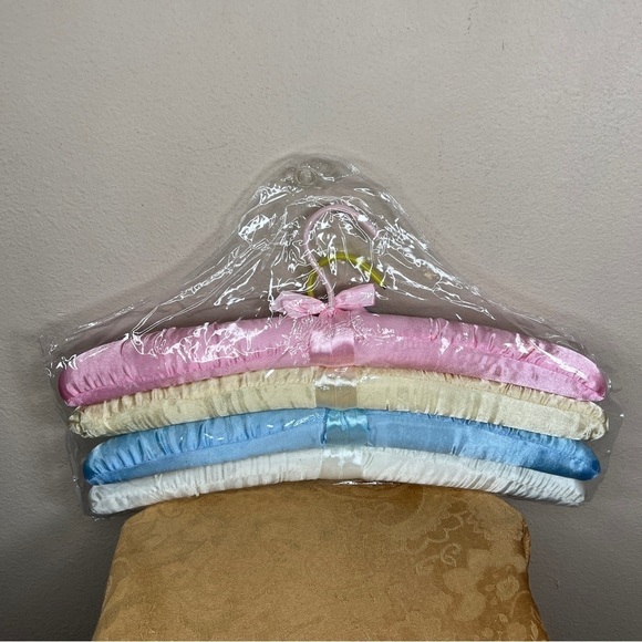 NEW 4 PACK SATIN HANGERS FOR DELICATES LINGERIE WRINKLE FREE CLOSET CLOTHING - Picture 5 of 5